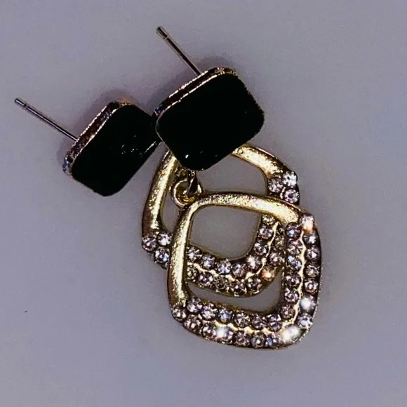 NWOT Elegant Black & Gold Pierced Earrings- Valentine’s Day,Birthdays,Christmas🎄 - Picture 2 of 16